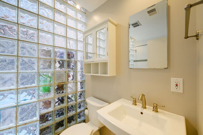 Building Photo - 1771 Swann St NW