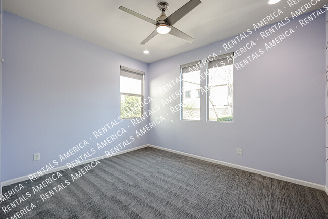 Building Photo - 3090 S Jasmine Dr
