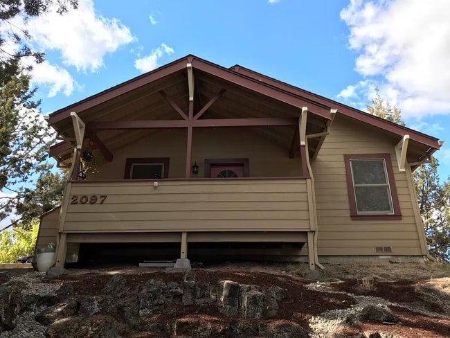 Duplex exterior - 2097 NW Deschutes Pl