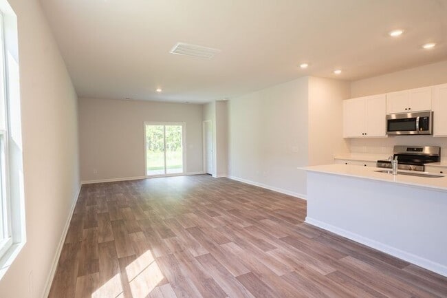 Building Photo - 142 Geranium Wy