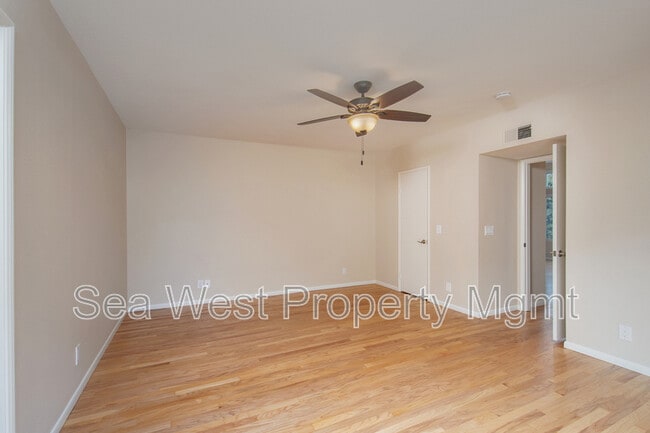 Building Photo - 846 S Cedros Ave