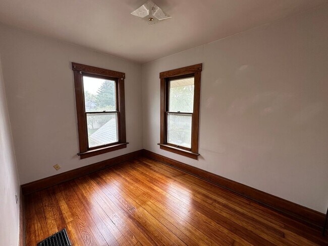 Building Photo - Thurman Ave 273-275 WAG