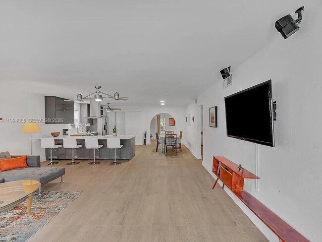 Building Photo - 1143 Lincoln St