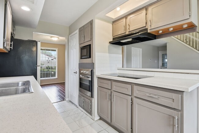 Building Photo - 6703 Krause Dr