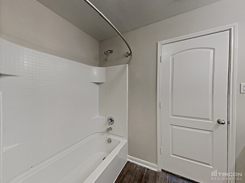 Building Photo - 14210 Bridgeview Ln