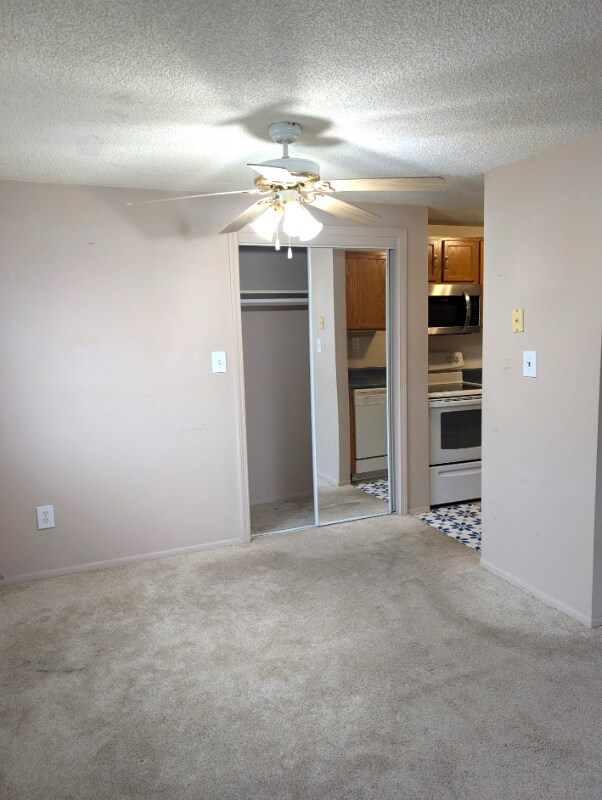 Building Photo - 6301 Robinson Rd