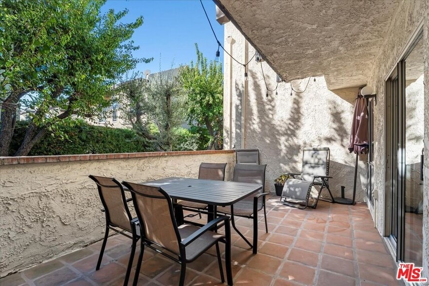 Building Photo - 5267 Coldwater Canyon Ave