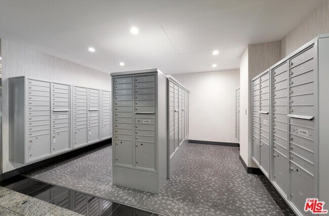 Building Photo - 2170 W Century Dr