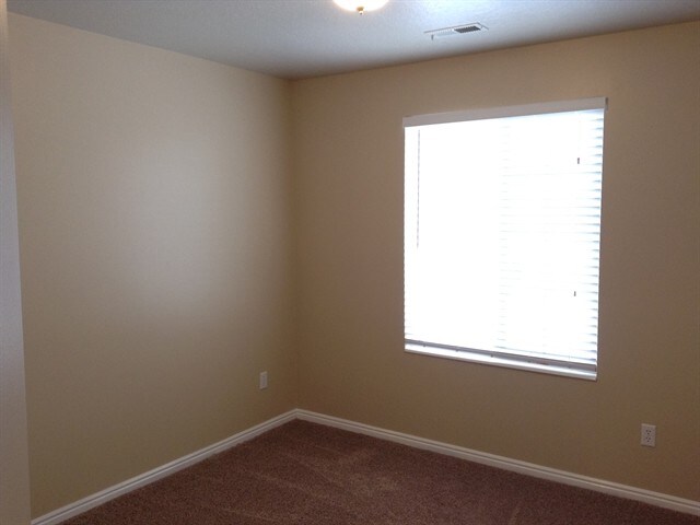 Building Photo - 555 E 700 N