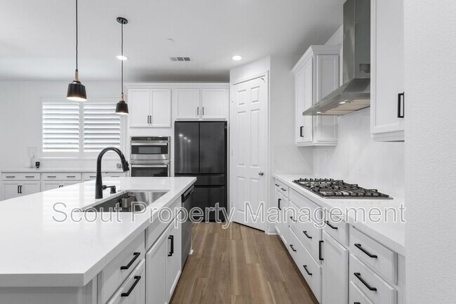 Building Photo - 39598 Lupine Dr