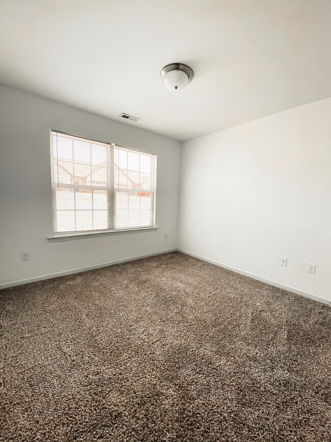 Building Photo - 241 Mary High Dr