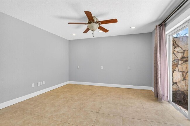 Building Photo - 2111 Paddock Cir