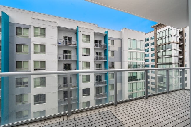 Building Photo - Beautiful 1BR/2BA Luxury High-Rise Condo in Downtown Orlando - Star Tower!