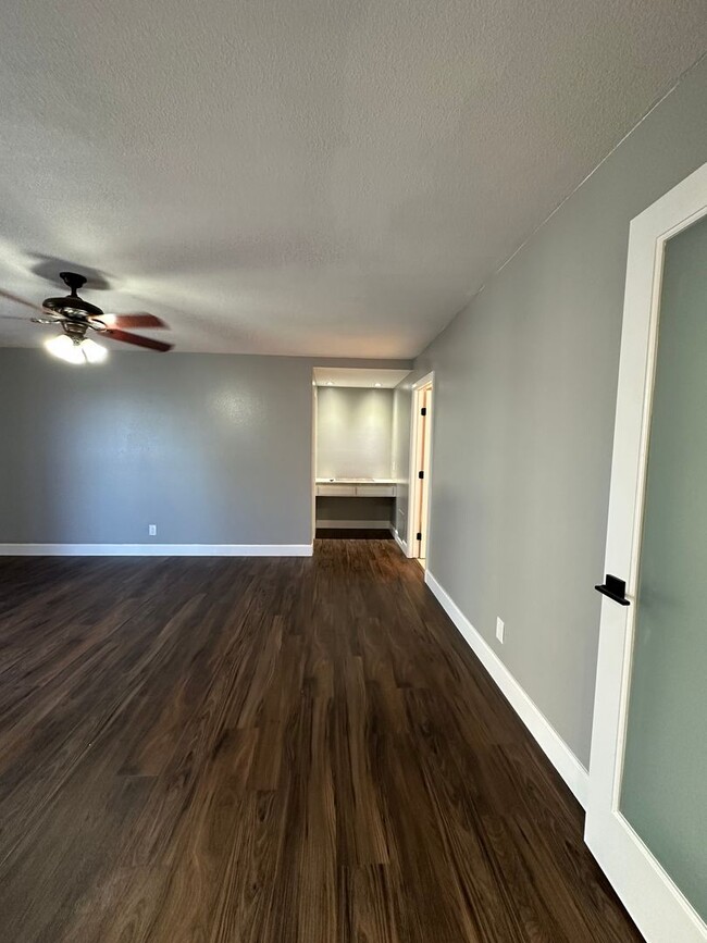 Building Photo - Huge 2 Bedroom 2 Bath Available For Immedi...