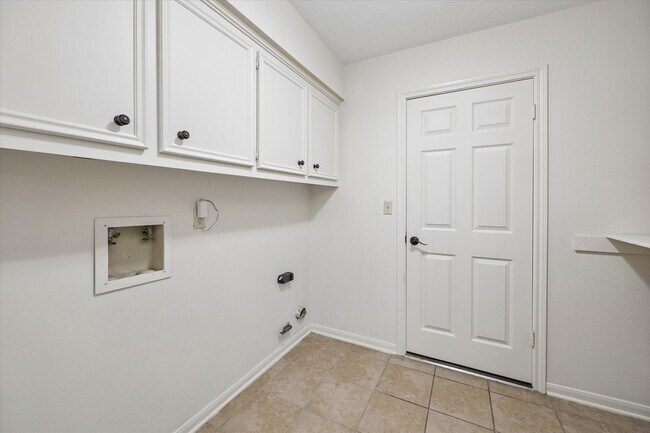 Building Photo - 6511 Pauma Dr
