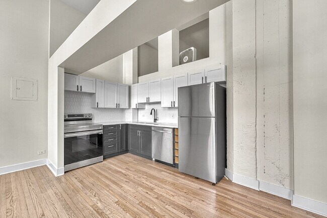Building Photo - $1,550.00, 1 bed1 bath Updated Condo located in the heart of Denver