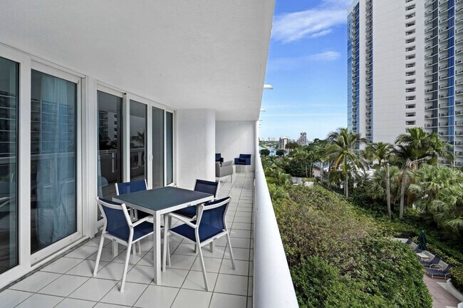 Building Photo - 1717 N Bayshore Dr