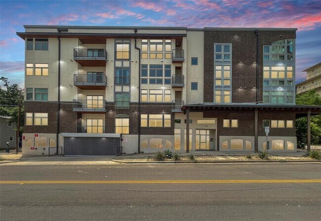 Building Photo - 908 Nueces St