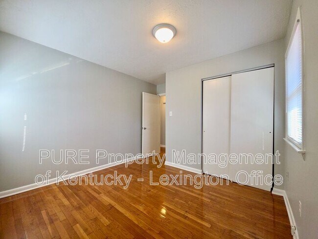 Building Photo - 3510 Lansdowne Dr