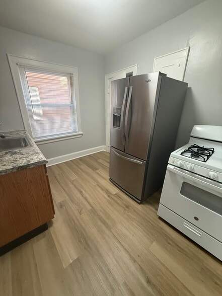 Kitchen - 7008 Plainfield Rd