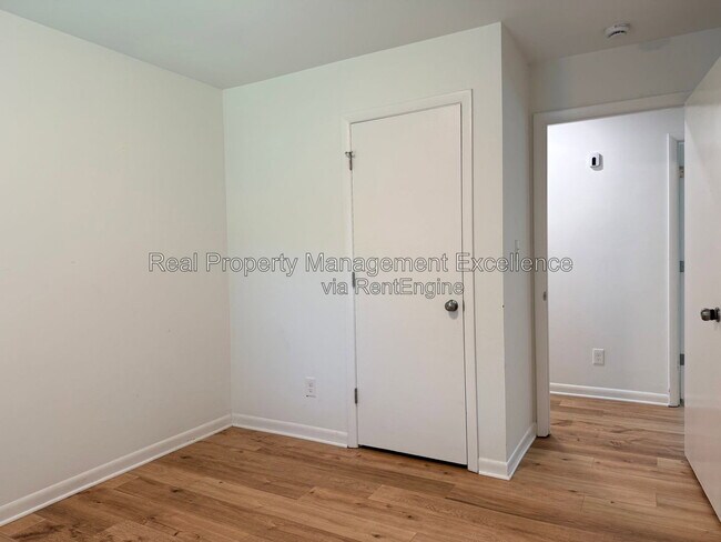 Building Photo - 108 Hassell Ct