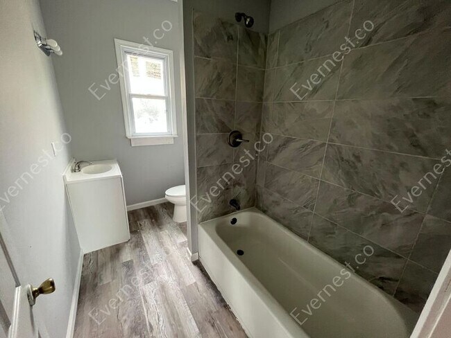 Building Photo - 291 Englewood St