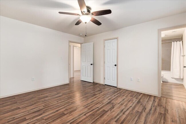 Building Photo - 408 Breezing Ln