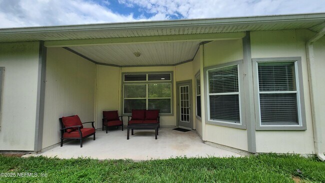 Building Photo - 256 Southlake Dr