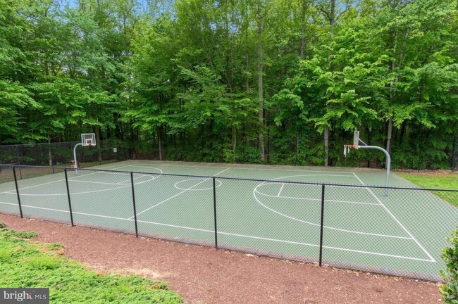 Building Photo - 7500 Tahoe Ct