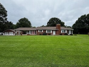 Building Photo - 4011 Rolling Hill Dr