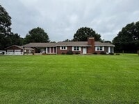 Building Photo - 4011 Rolling Hill Dr