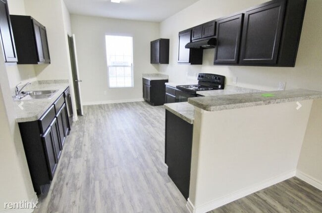 Building Photo - 4 br, 2.5 bath House - 2929 Mayfair Ln