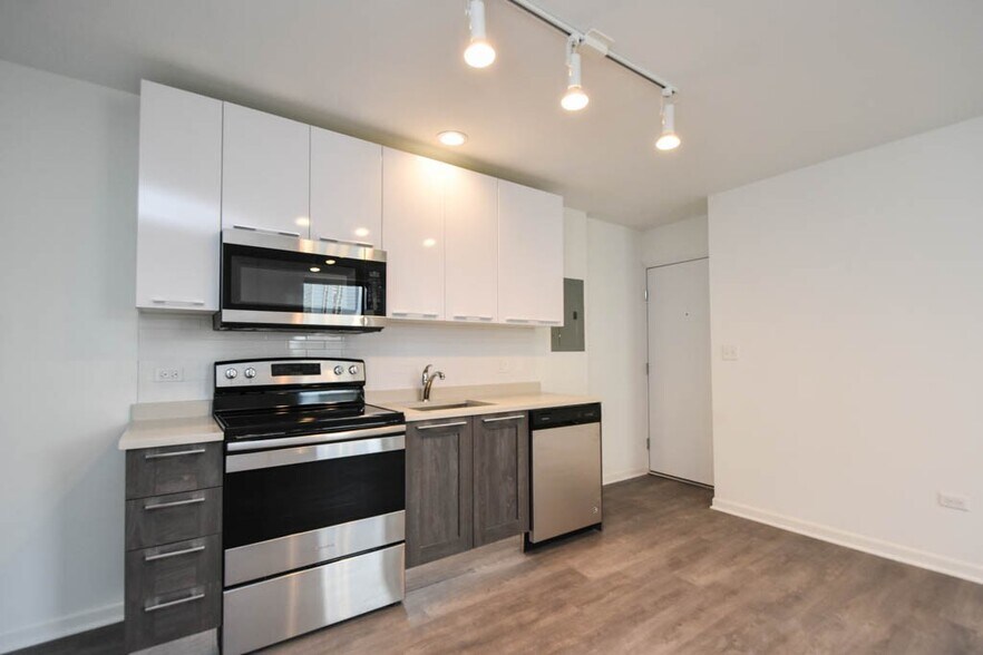 Building Photo - 940 W Winona St