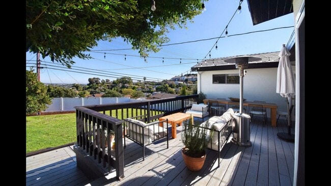 Building Photo - Beautiful single family home in Upper Holl...