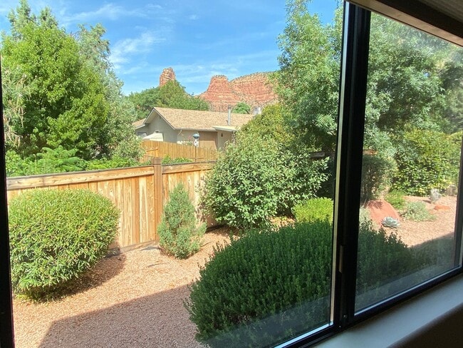 Building Photo - HOUSE - VILLAGE OF OAK CREEK