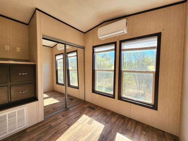 Building Photo - 140 Holy Temple St