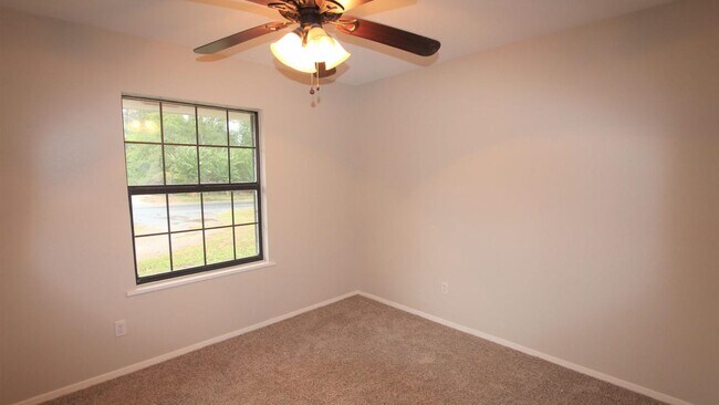 Building Photo - 15711 Echo Glen Dr