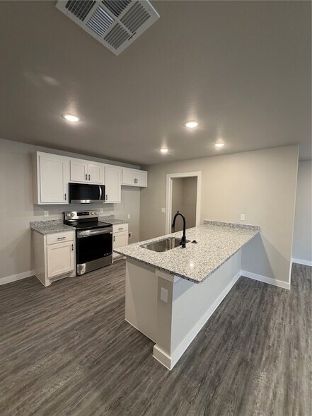 Building Photo - 3026 Glennster St