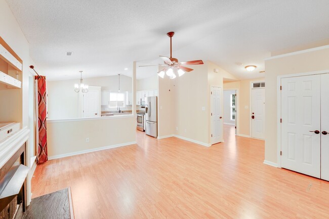 Building Photo - Comfort Meets Function in This 3BR/2BA Ced...