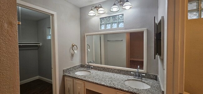 Building Photo - 7711 Del Glen Ln