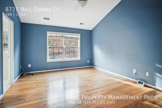 Building Photo - Bright & Spacious End-Unit Townhome – Perf...