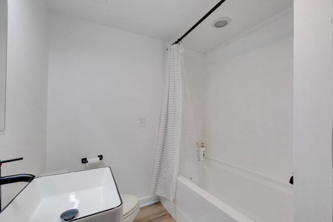 Building Photo - 69B Donelson St