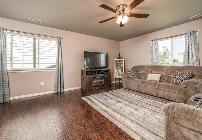 Building Photo - Well Maintained Single Family Home for Rent