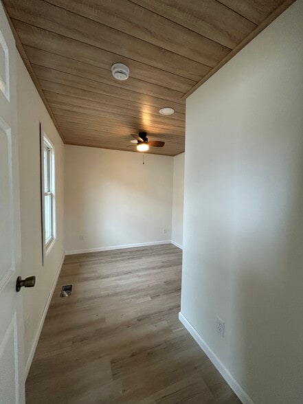 Building Photo - 1012 E 5th Ave