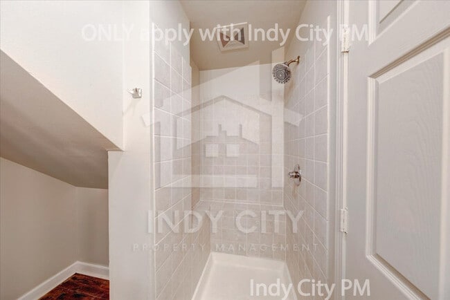 Building Photo - 117 N Riley Ave