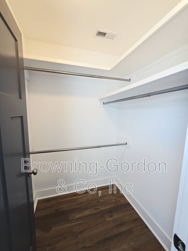 Building Photo - 668 A James Avenue