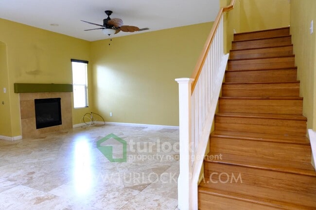 Building Photo - 3910 Mira Sol Dr