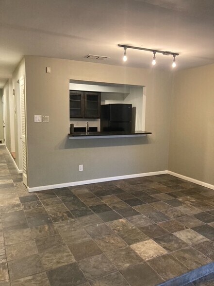 Building Photo - 6718 Eastridge Dr