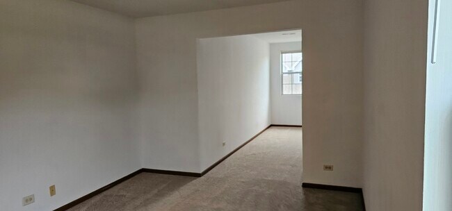 Building Photo - 301 Village Creek Dr