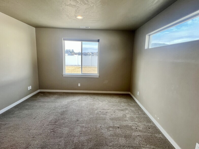 Building Photo - 2395 Chelan St